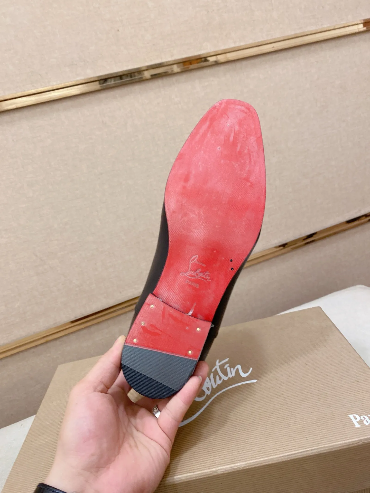 Men's shoes💰:620💰 CL Red bottom series top purchasing agent🔍🔍🇮🇹Italian imported cowhide surface, all imported sheepskin lining💪💪, completely 1⃣️ to 1⃣️reproduction🇮🇹💪💪, ⚠shoes Bottom: The original factory provides the original bottom, the exclusive movable molded bottom is super comfortable, ⚠Original factory follow-up goods, 🔍🔍high quality, you can enter and leave the counter at will, welcome to compare⚠ Code number: 39-44 (38 can be customized, 45 is non-refundable)